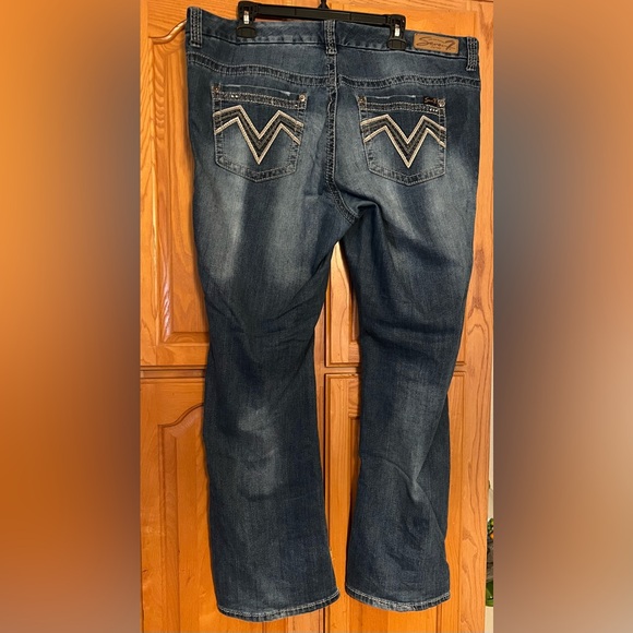 Seven7 Luxe - Picture 1 of 2